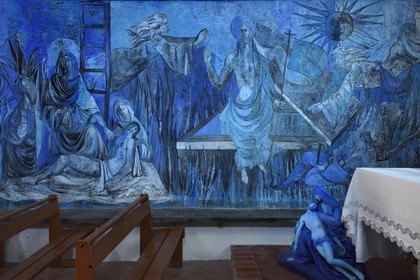 France, Alpes-Maritimes (06), Coaraze, labellisé Les Plus Beaux Villages de France, La Chapelle Bleue ou Chapelle des Septs Douleurs, décorée en 1962 par l'artiste Ponce de Léon