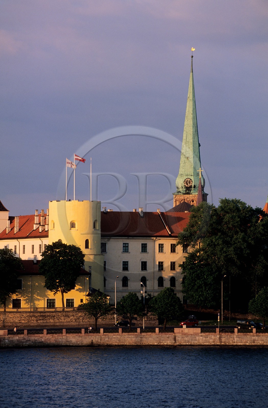 Latvia (Baltic States), Riga, old town listed as World Heritage by UNESCO, the Castle, Museum of Latvian History and the Museum of Foreign Art on Daugava River banks
