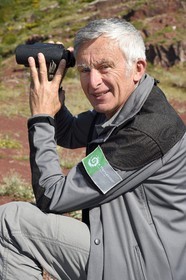 France, Alpes-Maritimes (06), Massif du Mercantour, site natura 2000, L'Ilion, sur les hauteurs des Gorges du Cians aux sols de pélite rouge, l'agent du parc Jean Louis Cossa