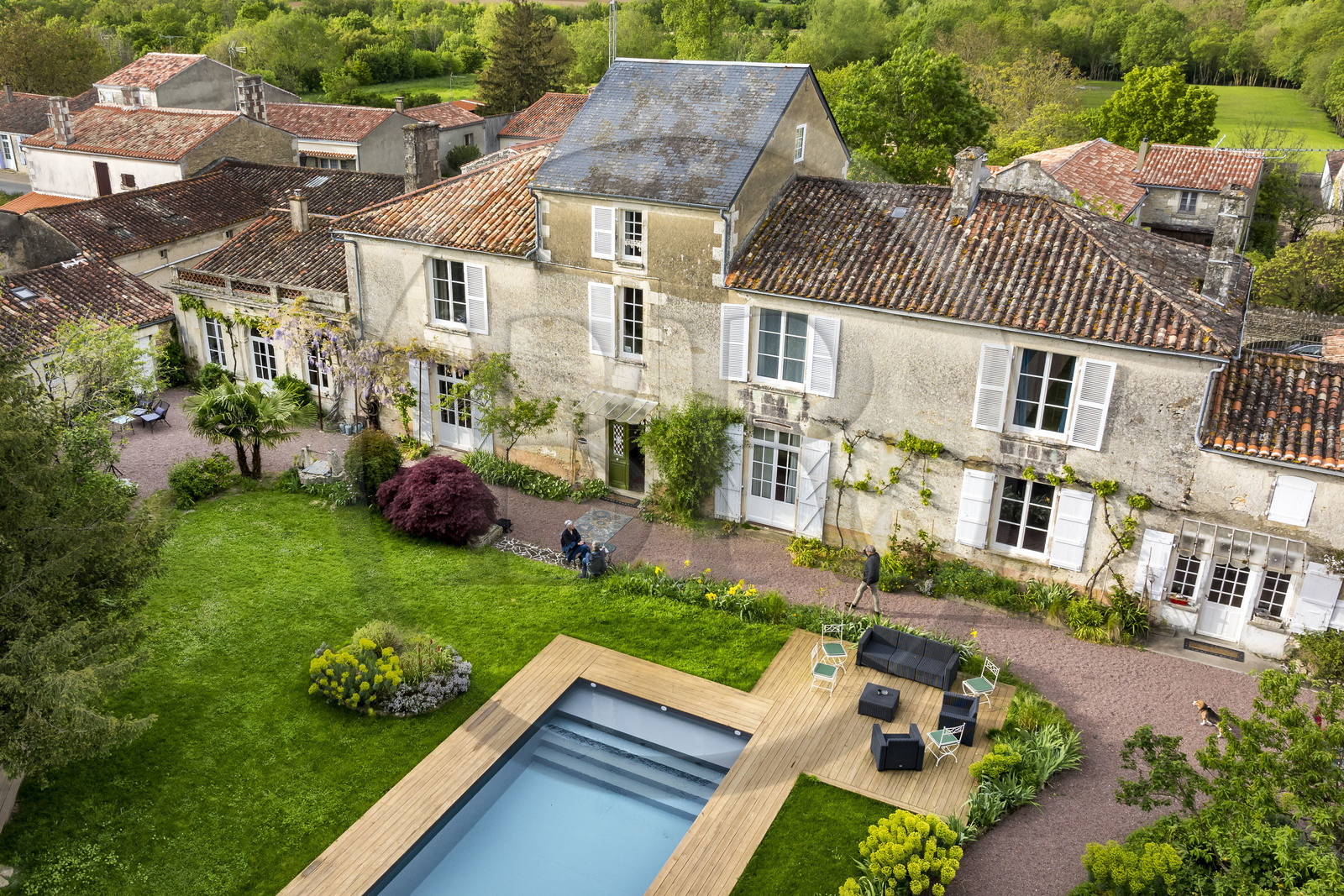 France, Vendée (85), Maillezais, la maison d'hotes La Parenthèse, une maison de maître du XIXe siècle (vue aérienne)