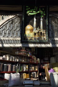 Iran, province d'Ispahan, Ispahan, Bazar-e Bozorg (Grand Bazar), immense bazar couvert qui remonte à près de 1300 ans, épicerie