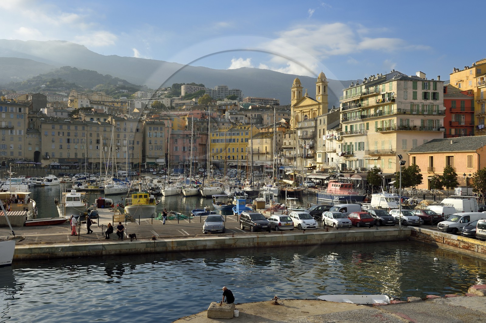 France, Haute-Corse (2B), Bastia, quartier de Terra-Vecchia, le Vieux-Port dominé par l'église Saint-Jean-Baptiste