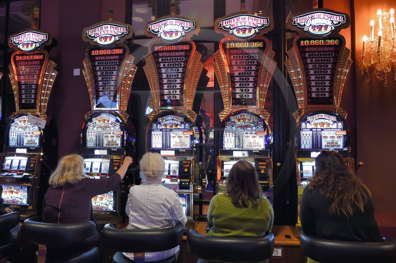 France, Calvados (14), Pays d'Auge, Deauville, Casino Barriere de Deauville), les machines à sous ou bandit manchot