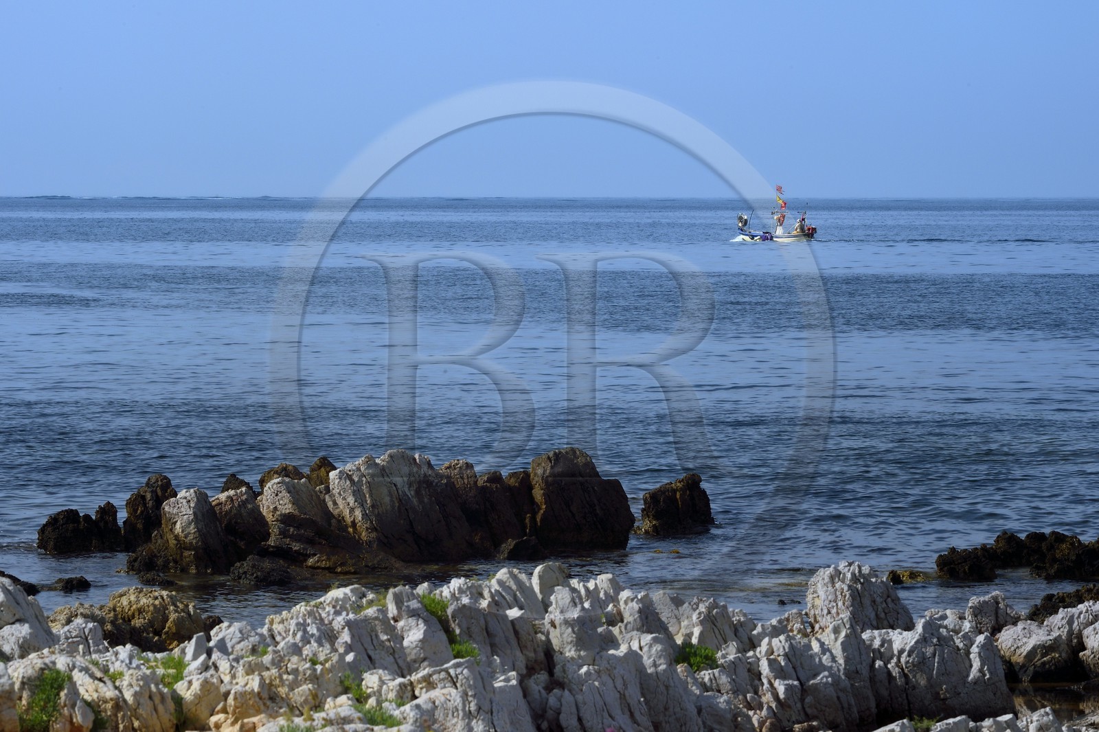 France, Alpes-Maritimes (06), Cannes, Iles de Lérins, bateau de peche au large de l'Ile Sainte-Marguerite