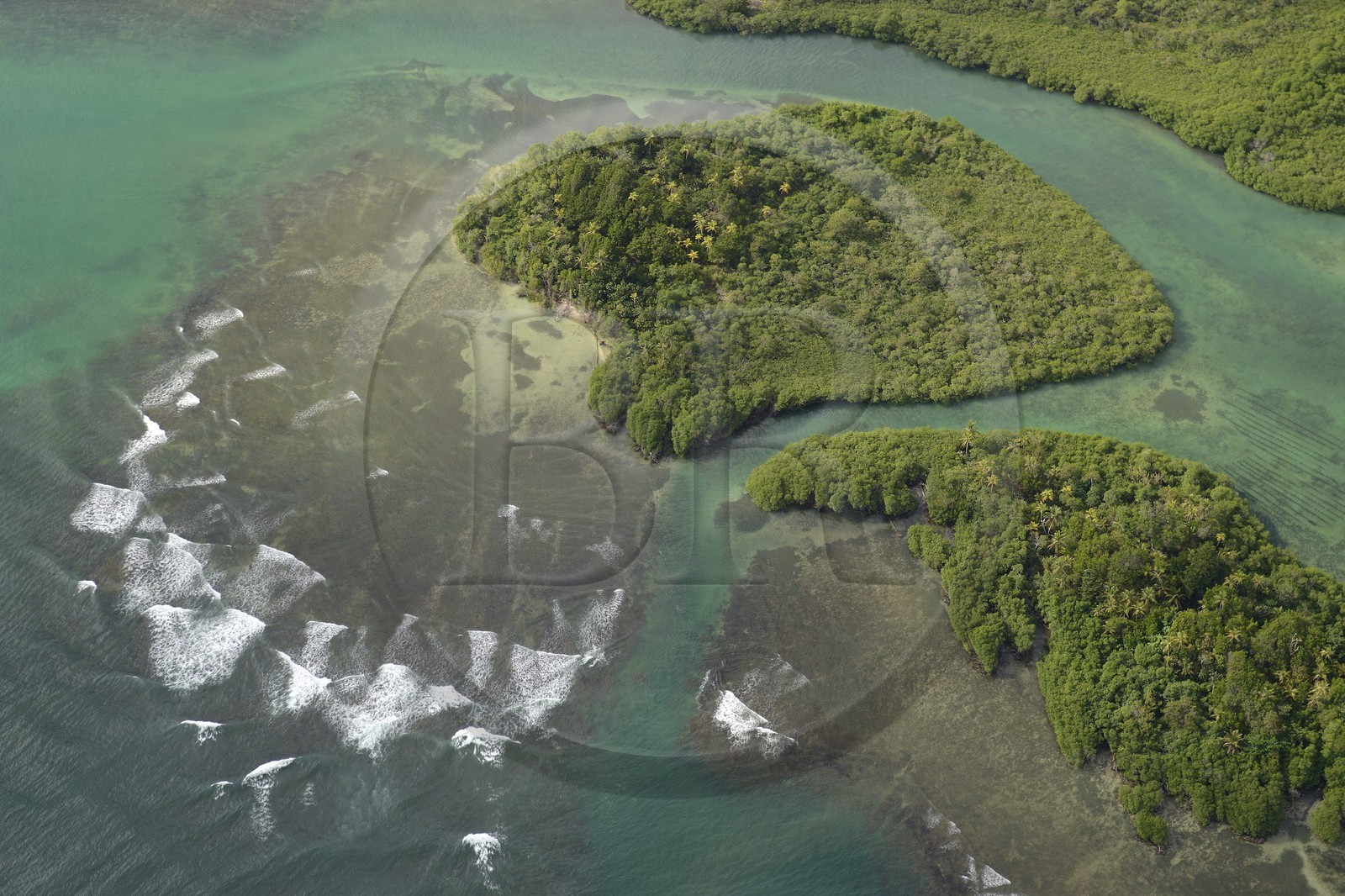 Panama, province de Colon, la côte caraïbe vers Portobelo (vue aérienne)