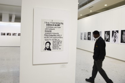 Afrique du Sud, province de Gauteng, Johannesburg, quartier de Braamfontein, Wits Art Museum, exhibition of the work of art-activists Zanele Muholi