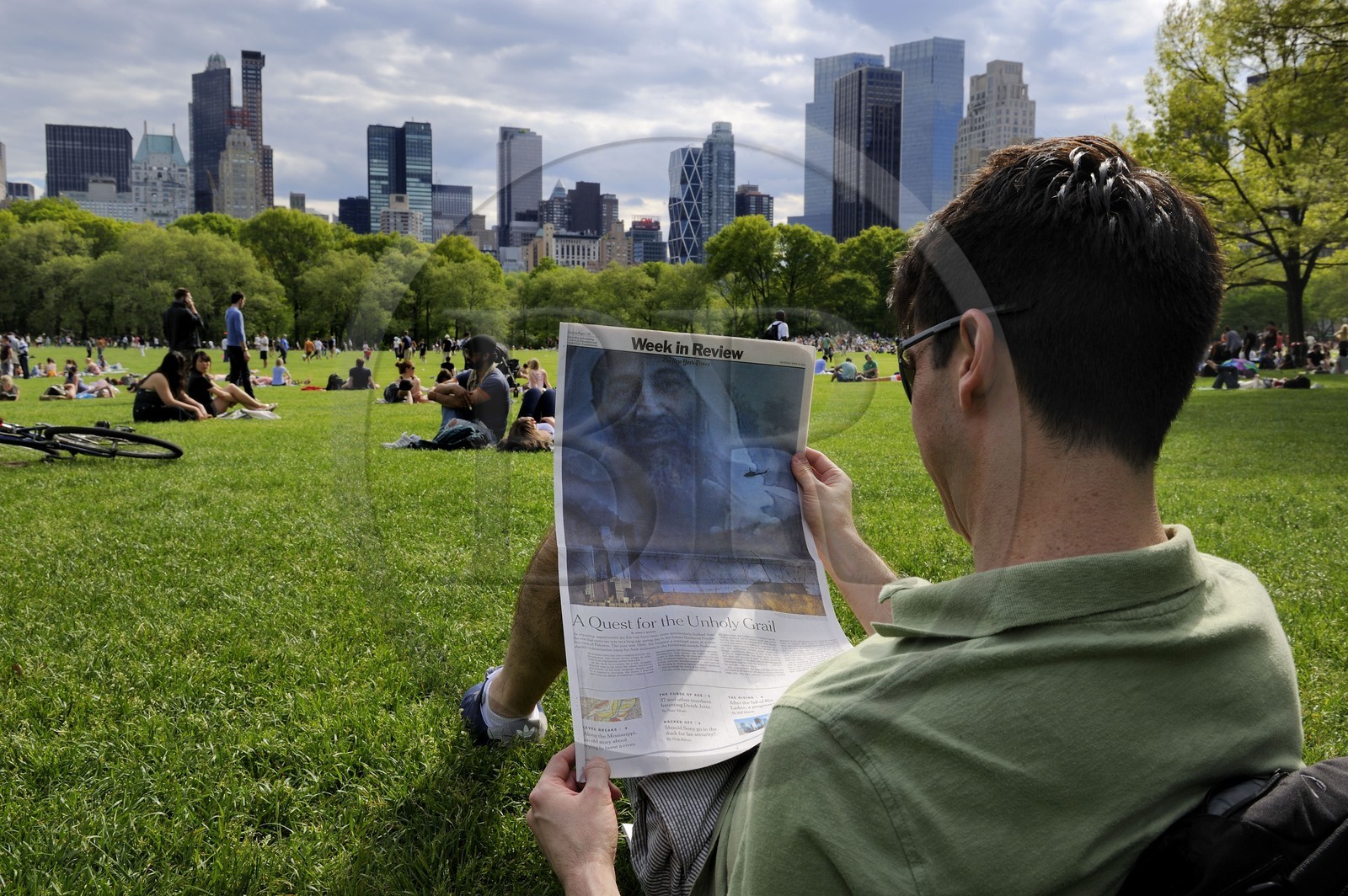 Etats-Unis, New York, Manhattan, Central Park sur le Sheep Meadow, annonce de la mort de Ben Laden dans le New York Times
