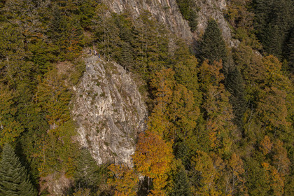 France, Vosges (88), Le Valtin, randonnée au lieu dit les Roches qui surplombe la vallée du Valtin dans la haute-vallée de la Meurthe sur le circuit des Roches (vue aérienne)