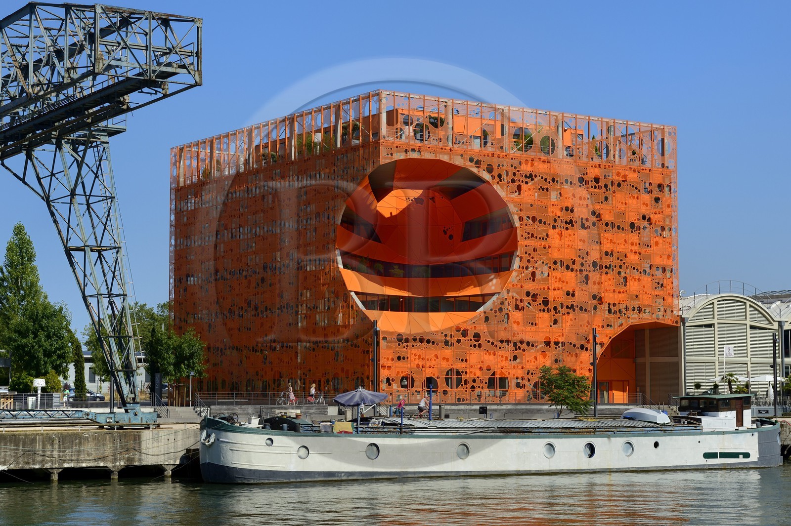 France, Rhône (69), Lyon, nouveau quartier de La Confluence au sud de la Presqu'île, Quai Rambaud, le Cube Orange imaginé par les architectes Dominique Jakob et Brendan MacFarlane