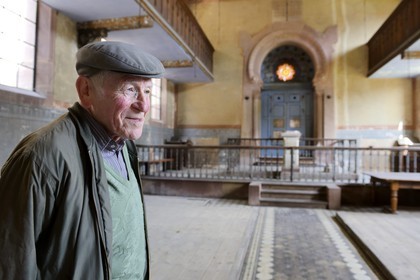 France, Bas-Rhin (67), Westhoffen, Roger Cahn, le dernier juif de Westhoffen né en 1930 dans l'ancienne synagogue