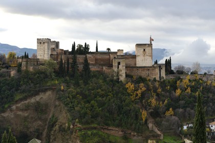 Espagne, Andalousie, Grenade, l'Alcazaba de l'Alhambra, classé Patrimoine Mondial de l'UNESCO, et les montagnes de la Sierra Nevada