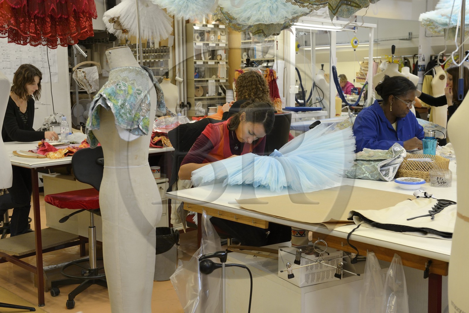 France, Paris (75), Opéra Garnier, les ateliers du costume, les ateliers flous, confection d'un tutu
