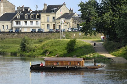 France, Indre et Loire (37), Vallée de la Loire classée Patrimoine Mondial de l'UNESCO, Chinon, La Vienne