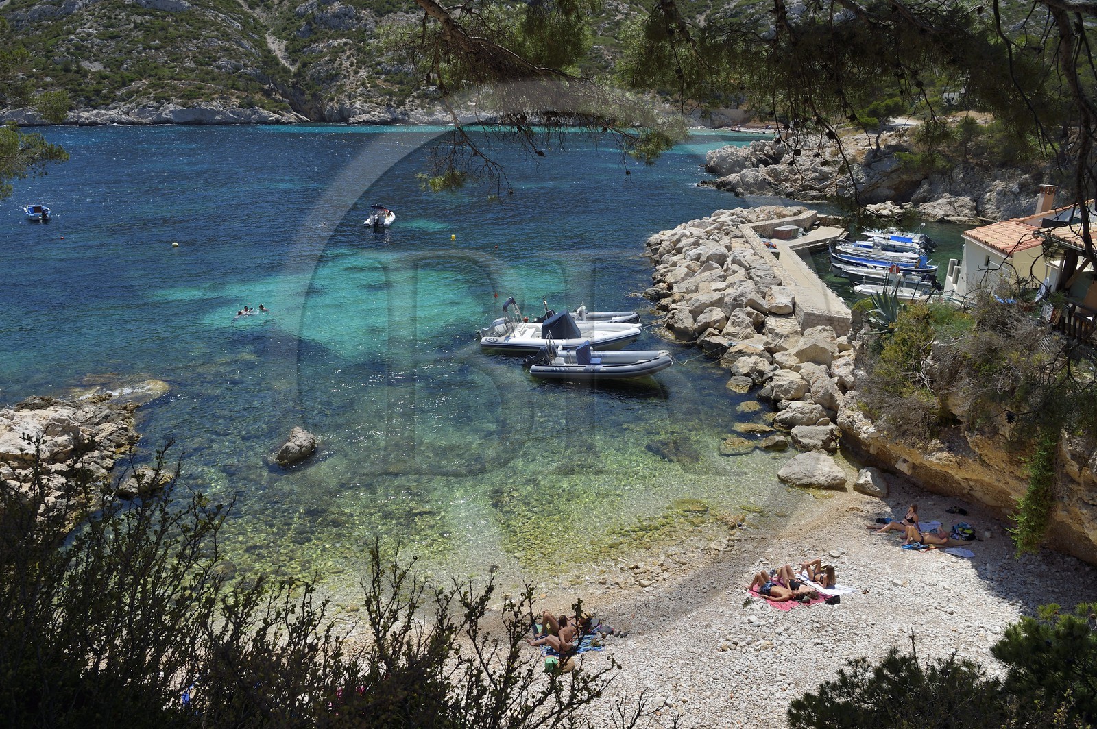 France, Bouches-du-Rhône (13), Marseille, Parc national des Calanques, Calanque de Sormiou, petit port (demande d'autorisation nécessaire avant publication)