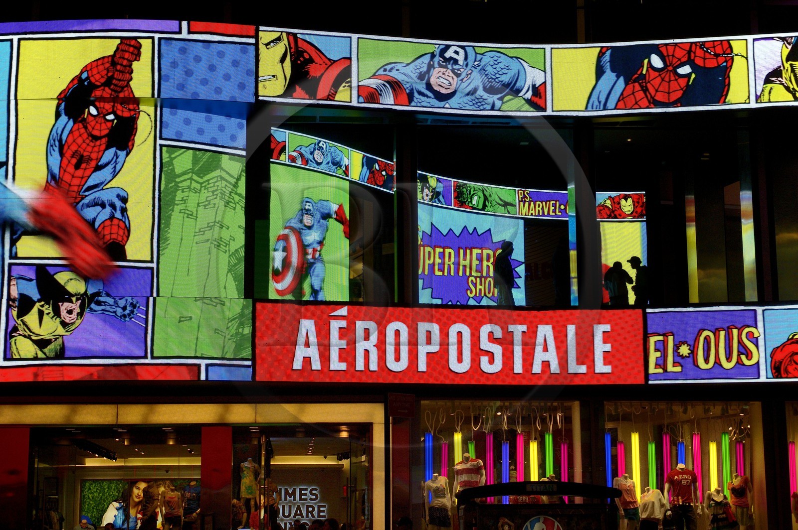 Etats-Unis, New York, Manhattan, Midtown, Times Square, magasin de vêtements Aeropostale