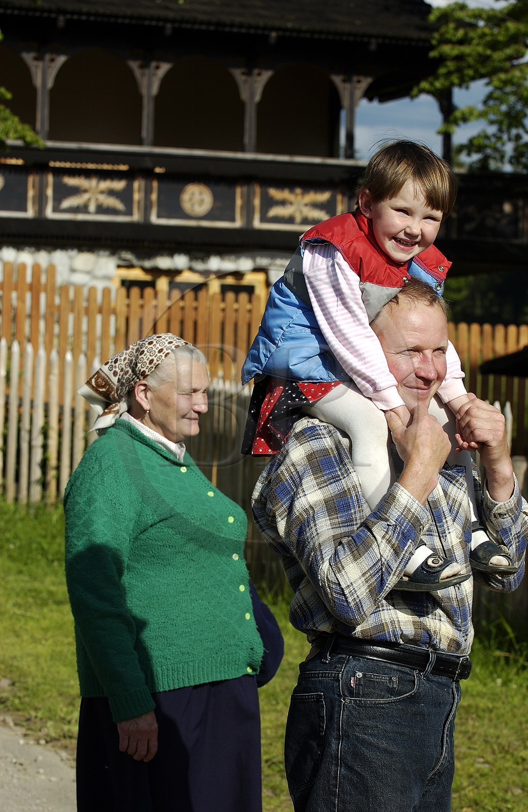 Poland, Lesser Poland, Carpathian Mountains, family of peasants in front of his wooden house in the area of Zarcopane