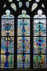 France, Moselle (57), Metz, l'église Saint-Maximin abrite les seuls vitraux connus dessinés par Jean Cocteau