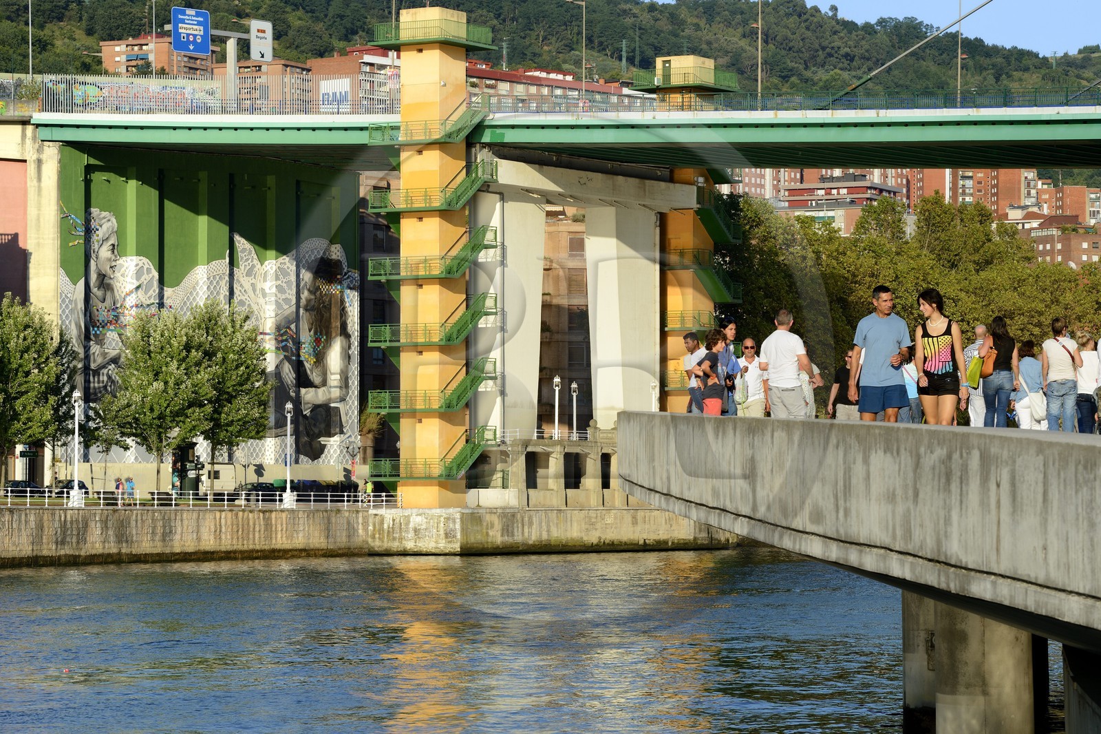 Espagne, Biscaye, Pays Basque espagnol, Bilbao, le Pont de La Salve  à coté du musée Guggenheim