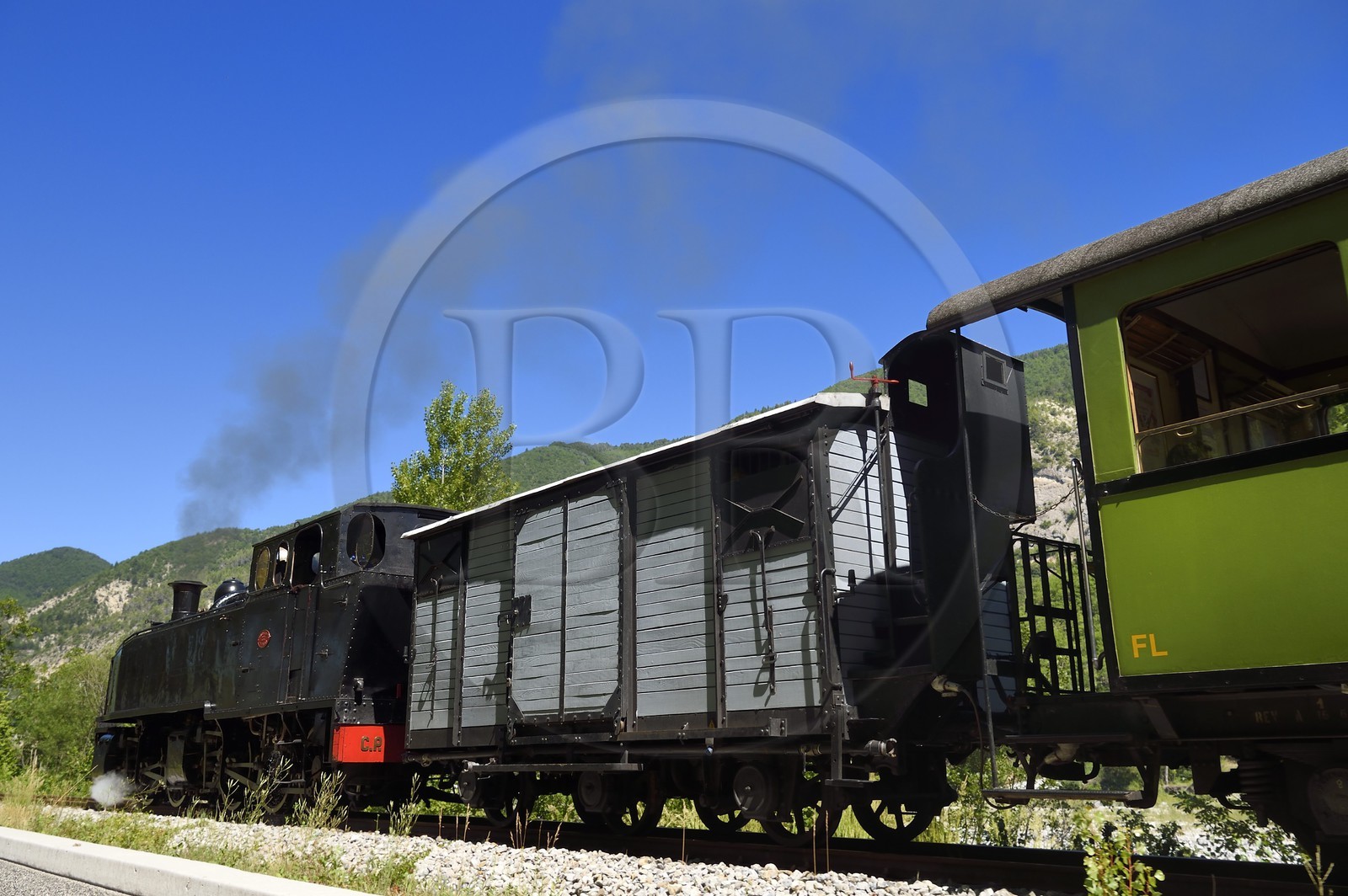 France, Alpes-de-Haute-Provence (04), Entrevaux, le Train des Pignes