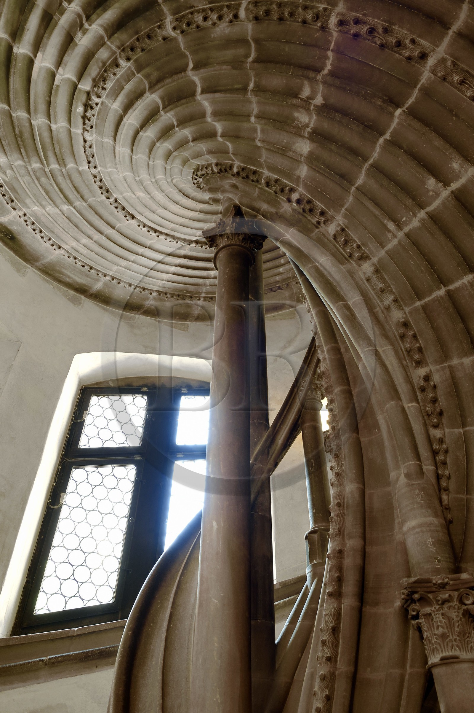 France, Bas-Rhin (67), Strasbourg, vieille ville classée au Patrimoine Mondial de l'UNESCO, musée de l'Oeuvre Notre Dame et Arts du Moyen-Age, escalier en vis de l'architecte Hans Thoman Uhlberger (1576-1608), maitre d'oeuvre de la cathédrale
