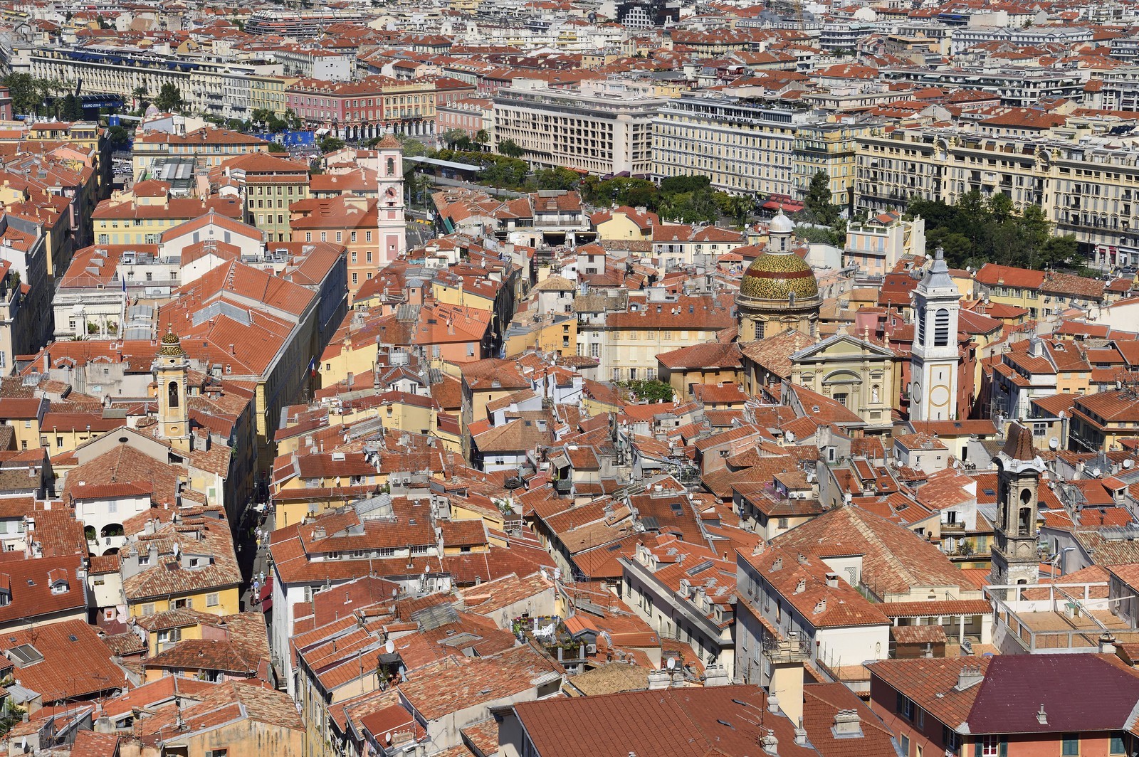 France, Alpes-Maritimes (06), Nice, quartier du Vieux Nice, Cathédrale Sainte-Réparate à droite et Tour de l'Horloge à gauche