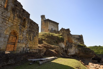 France, Dordogne (24), Périgord Noir, Les Eyzies-de-Tayac-Sireuil, vallée de la Beune, ruines du Chateau de Commarque