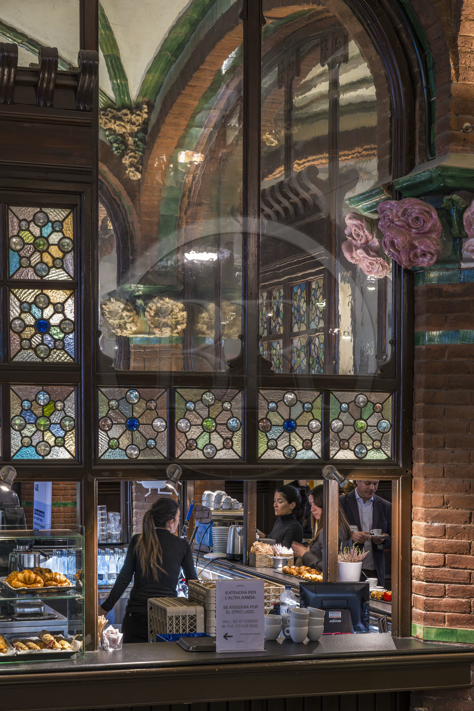 Espagne, Catalogne, Barcelone, Palau de la Musica Catalana (palais de la musique catalane), salle de concert dessinée par l'architecte du modernisme catalan Lluis Domènech i Montaner, site classé au Patrimoine Mondial de l'UNESCO,  le restaurant dans le foyer