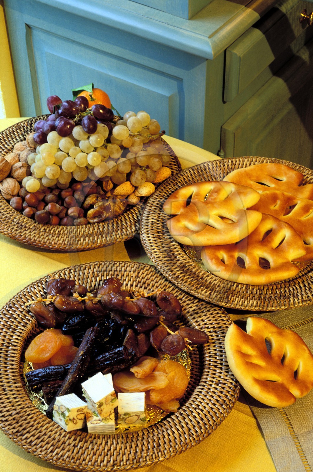 France, Bouches-du-Rhône (13), Les Baux-de-Provence, labellisé Les Plus Beaux Villages de France, Oustau de Baumanière, les 13 desserts traditionnels de Noël