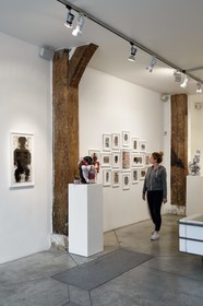 France, Paris, Galerie Christian Berst, galerie d'Art brut, exposition de l'artiste Michel Nedjar