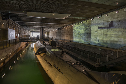 France, Loire-Atlantique (44), Saint-Nazaire, les anciennes bases sous-marines allemandes construites lors de la dernière guerre mondiale bordent le bassin à flot du port de Saint-Nazaire, dans le bunker de l'Ecluse Fortifiée qui abrite le sous-marin Espadon