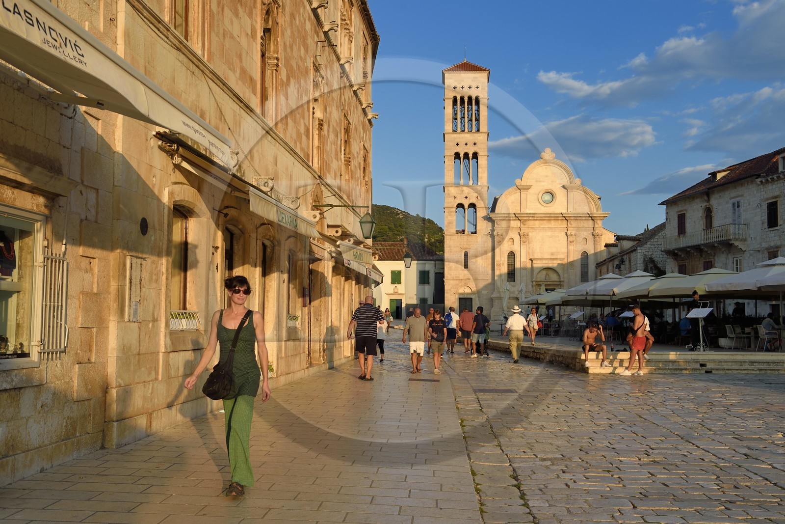 Croatia, Dalmatia, Dalmatian coast, Island of Hvar, the town of Hvar, St Stephen's Cathedral and bell tower mark the eastern end of the Pjaca