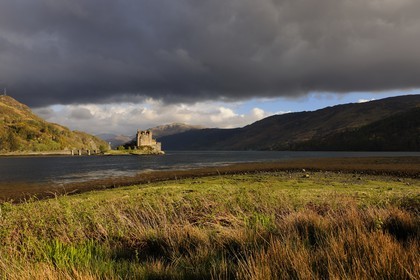 Royaume-Uni, Ecosse, région des Highlands, comté de Ross & Cromarty, Eilean Donan Castle, château à l'entrée du Loch Duich