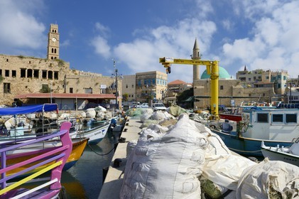 Israel, district Nord, Galilée, Acre (Akko), vieille ville, classée Patrimoine Mondial de l'UNESCO, la ville ottomane, le port et la tour du caravansérail Khan el Oumdan