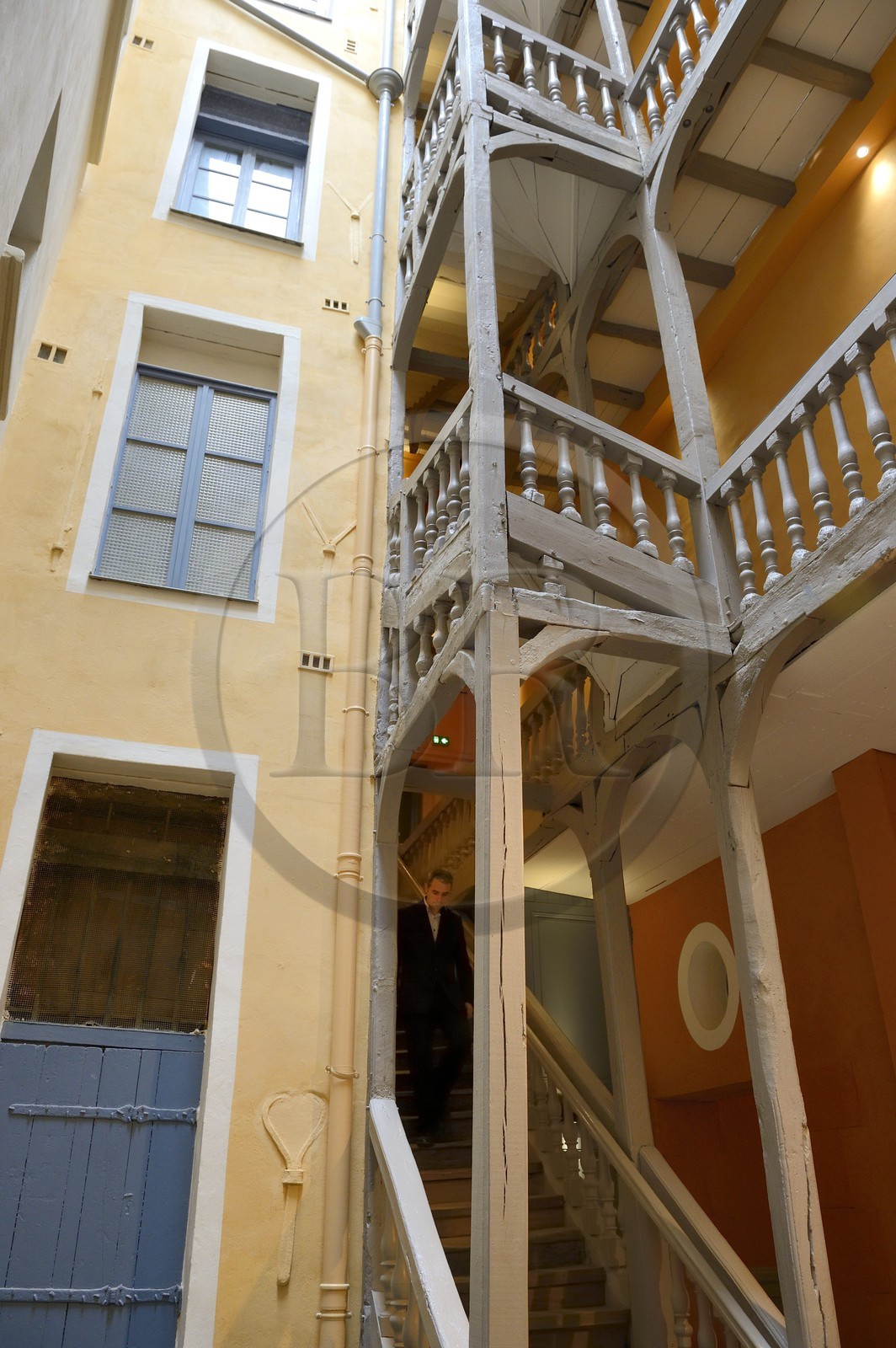 France, Ille-et-Vilaine (35), Rennes, escalier d'une maison à pans de bois 5 rue de Clisson du XVIIIème siècle