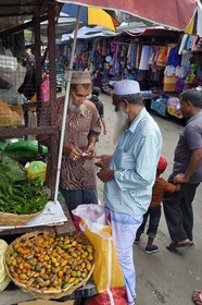 Sri Lanka, Province d'Uva, Bandarawela, vendeur musulman ambulant de feuilles et de noix de bétel