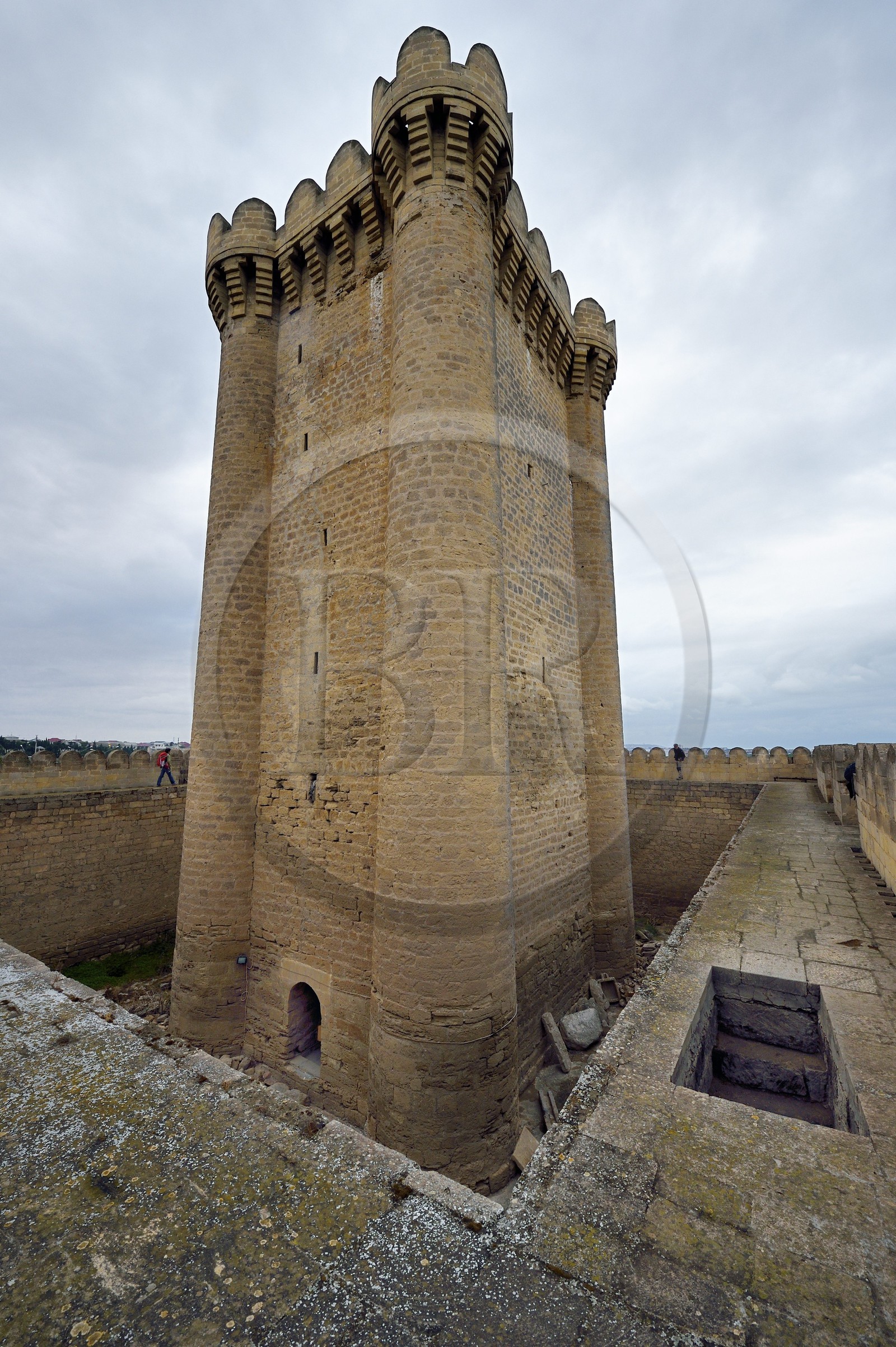 Azerbaïdjan, Bakou, Absheron Peninsula, chateau de Mardakan du XIVème siècle avec une tour de guet quadrangulaire