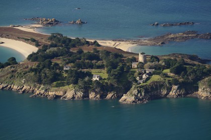 France, Côtes-d'Armor (22), petit archipel des Ebihens (Hébihens) prolongeant la presqu'île de Saint-Jacut-de-la-Mer (vue aérienne)