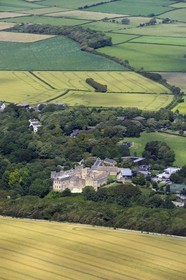 Royaume-Uni, Angleterre, Pays de Galles, Llantwit Major, le chateau médiéval de Saint-Donat dans la vallée de Glamorgan héberge l' Atlantic College (vue aérienne)