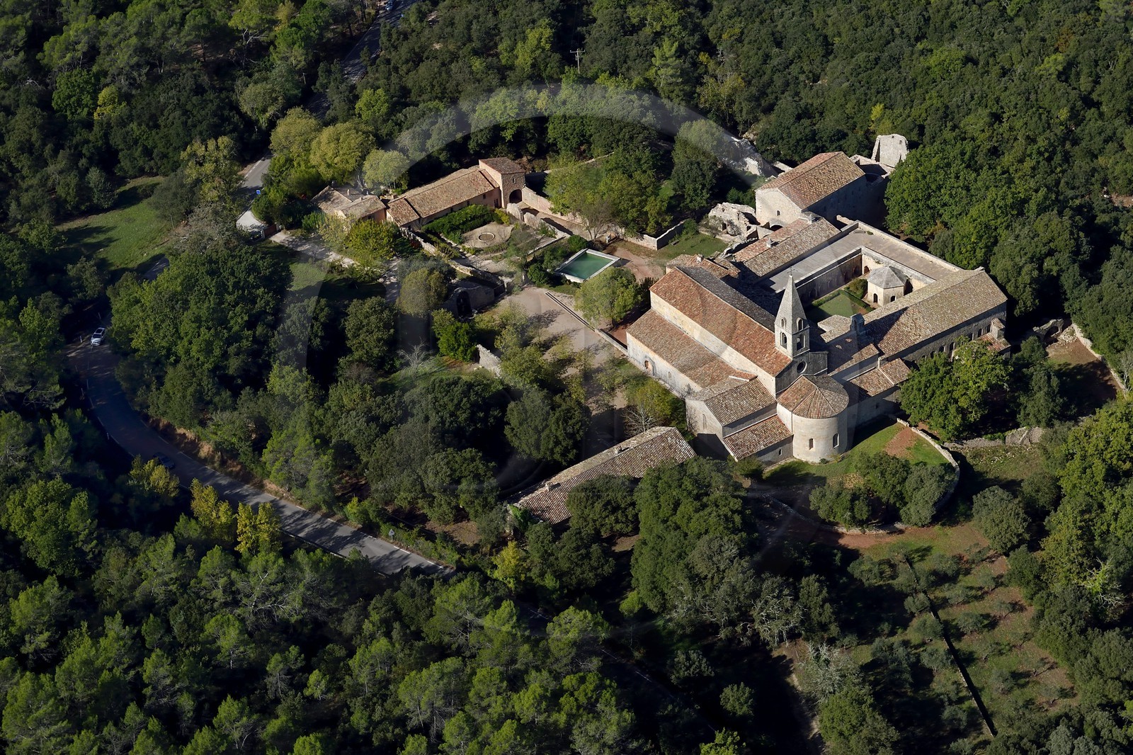 France, Var (83), Abbaye cistercienne du Thoronet (vue aérienne)