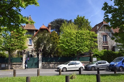 France, Val-de-Marne (94), Champigny-sur-Marne, quartier pavillonnaire en bordure du parc du Tremblay