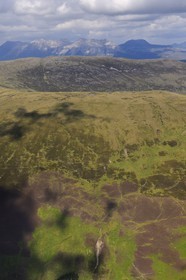 Royaume-Uni, Ecosse, Highland, montagnes du Wester Ross le long du Glen Toridon (vue aérienne)