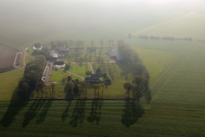 France, Seine-Maritime (76), Saussemare-en-Caux, clos-masure, ferme traditionelle normande (vue aérienne)