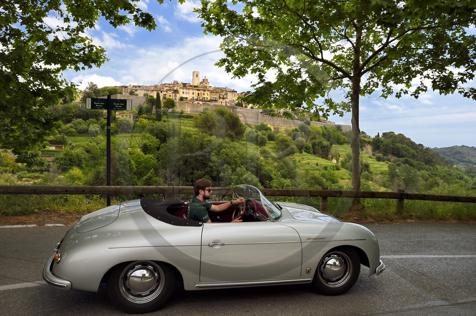 France, Alpes-Maritimes (06), Saint-Paul-de-Vence, Porsche Speedster 356 décapotable de collection
