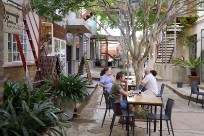 Afrique du Sud, province de Gauteng, Johannesburg, le site 44 Stanley était autrefois un site de bâtiments industriels des années 1930 et a été transformé pour héberger des boutiques spécialisées, restos gourmands et studios de design