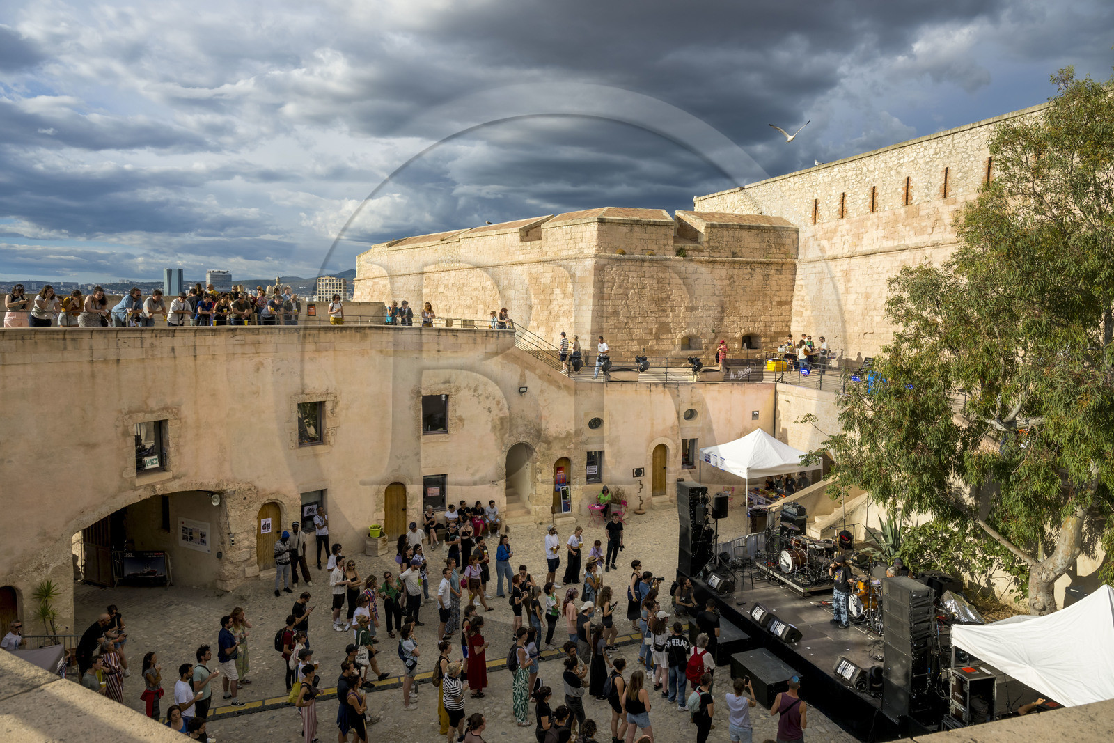 France, Bouches-du-Rhône (13), Marseille, Citadelle de Marseille (Fort Saint-Nicolas, le haut fort appelé fort d’Entrecasteaux), concert dans la partie haute pendant le Au Large Festival