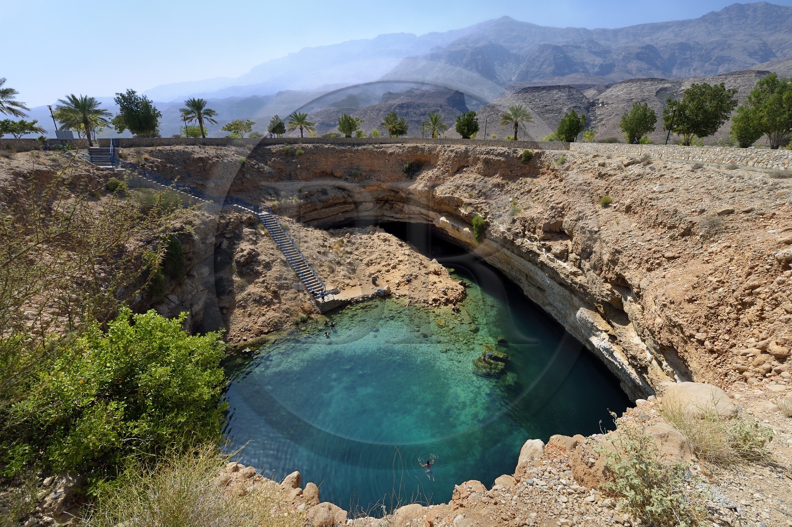 Sultanat d'Oman, région d'Ash Sharqiyah, Bimmah, Hawiyyat Najm connu sous le nom de Sink Hole, puits naturel de 20 mètres de profondeur