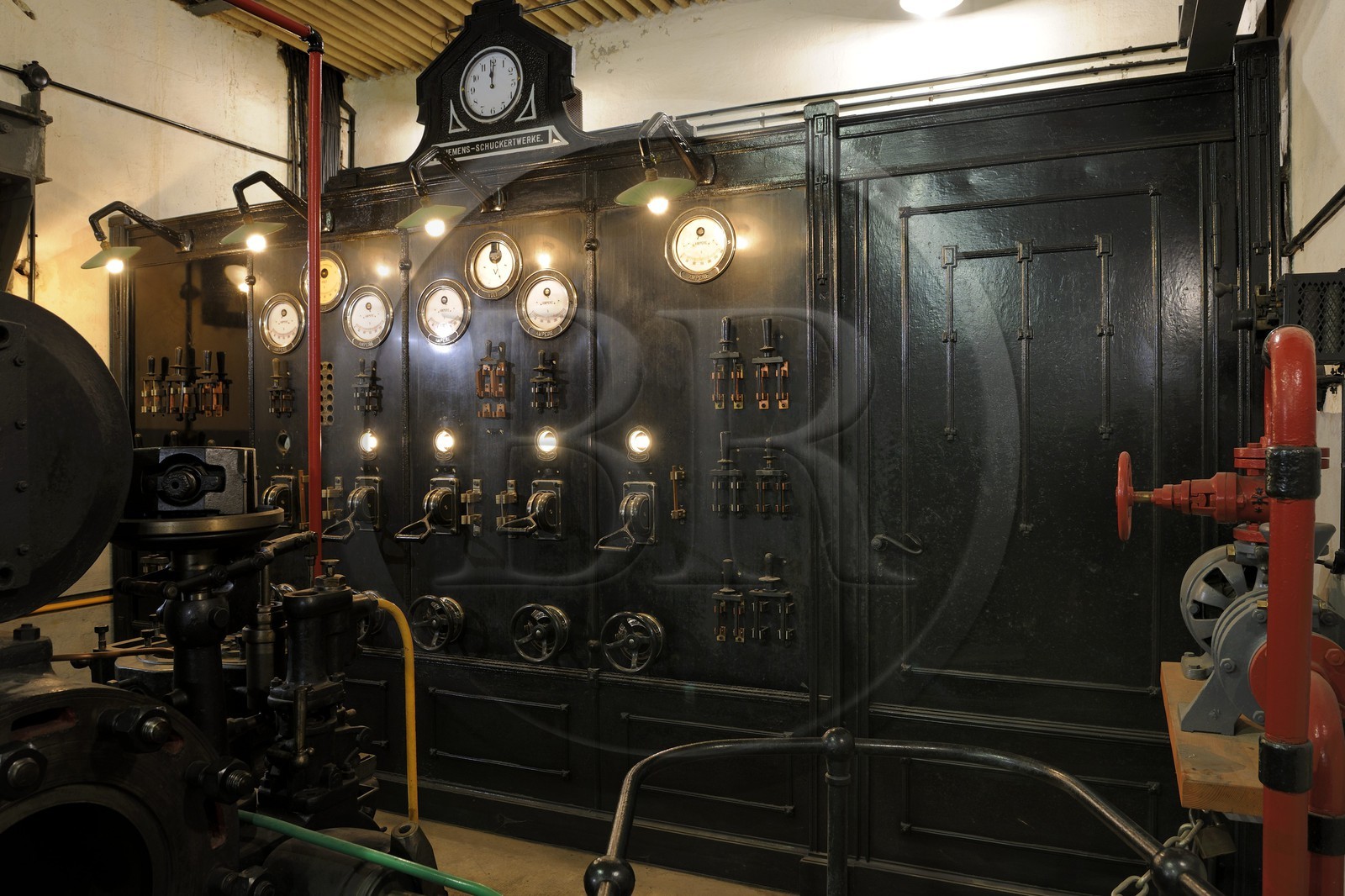 France, Bas-Rhin (67), le Fort de Mutzig, le tableau électrique Jugendstil Siemens-Schuckertwerke de la salle des machines de la centrale électrique
