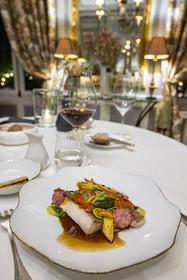 France, Côte-d'Or (21), les climats de Bourgogne classés Patrimoine Mondial de l'UNESCO, Beaune, Restaurant Le Clos du Cèdre, une table étoilée du jeune chef Jordan Billan