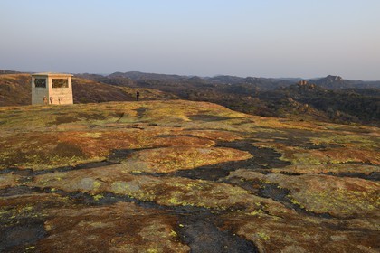 Zimbabwe, Matabeleland South Province, Matobo or Matopos Hills National Park, listed as World Heritage by UNESCO, rock formation on Malindidzimu hill (house of the goodwill spirits) at the summit of View of the World where Cecil Rhodes is buried, le Shangani River Memorial rend hommage à Allan Wilson et ses soldats qui ont été anéanti par le général Mtjaan et ses 30.000 guerriers Ndebele en tentant de prendre leur territoire
