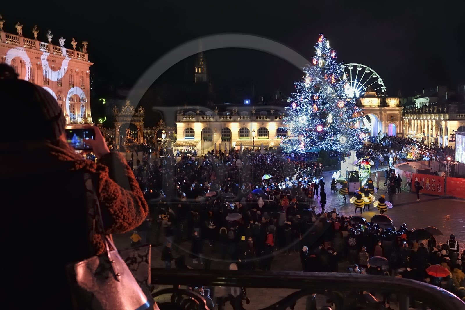France, Meurthe-et-Moselle (54), Nancy, place Stanislas, le défilé de la Saint-Nicolas, Char de l'Institut Médico-Educatif et du Centre d’Education Motrice de Flavigny avec Drôles d'Abeilles